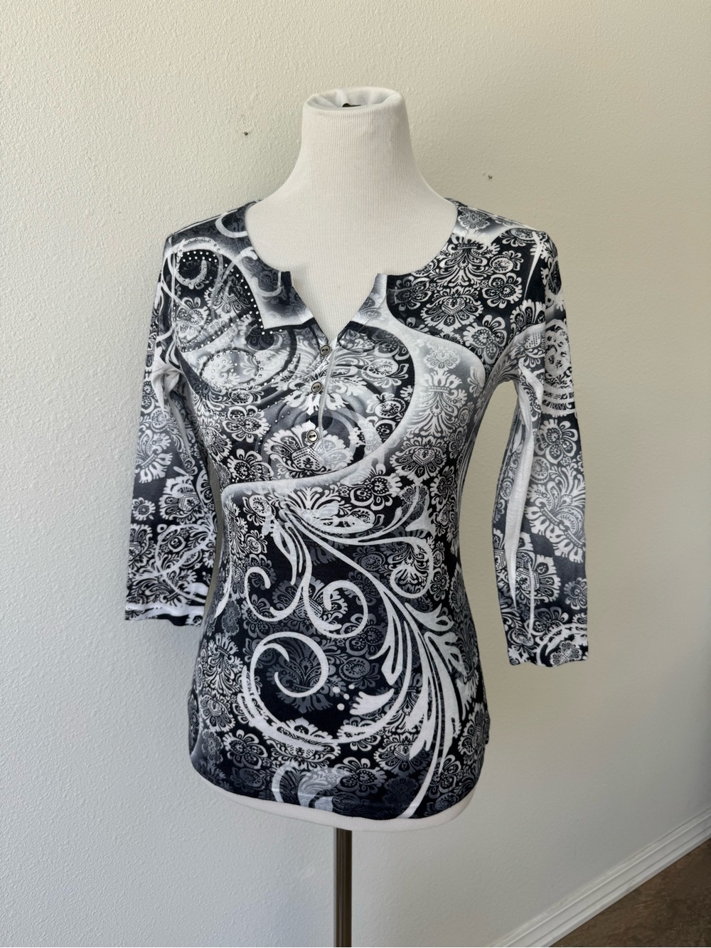 Women's Black & White Paisley Patterned Button up 3/4 Length Sleeve Top
